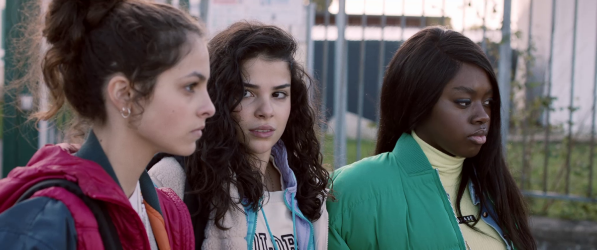 Kadr: Sisterhood