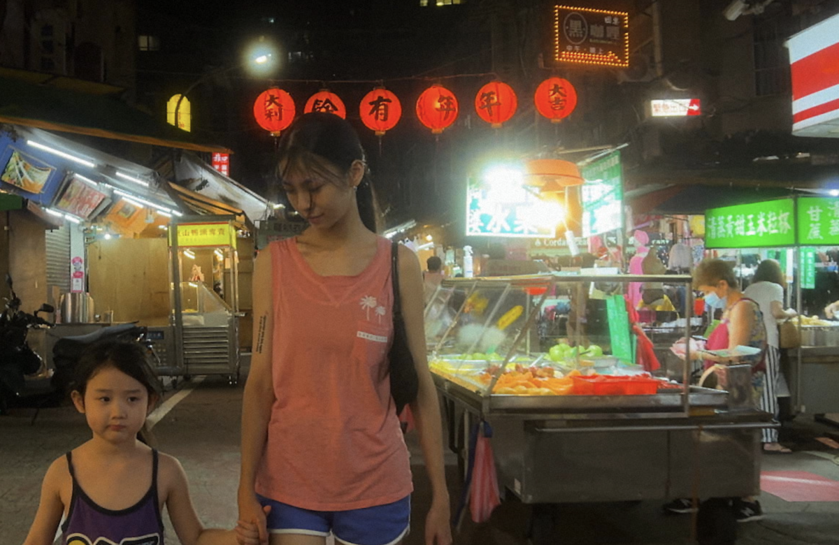 Kadr: Left-Handed Girl