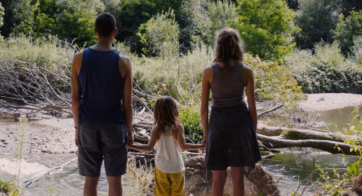 Kadr: Tęskniąc za światem